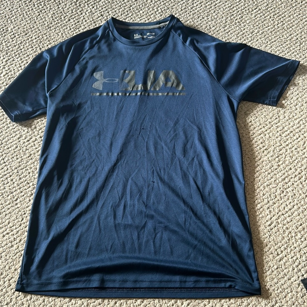 Men’s athletic Under Armour tee